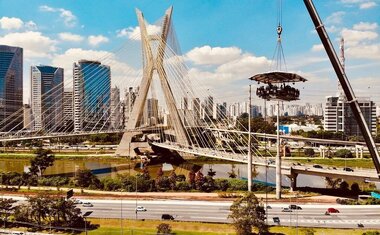 Dinner in The Sky volta a São Paulo com vista para a Ponte Estaiada; saiba mais!