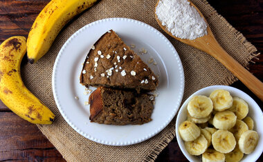 Receita: torta de banana com aveia e canela deliciosa e fácil de fazer!