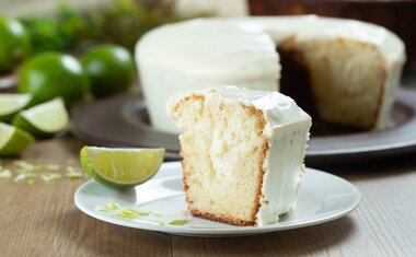 Receita: bolo de iogurte com limão fofinho e fácil de fazer