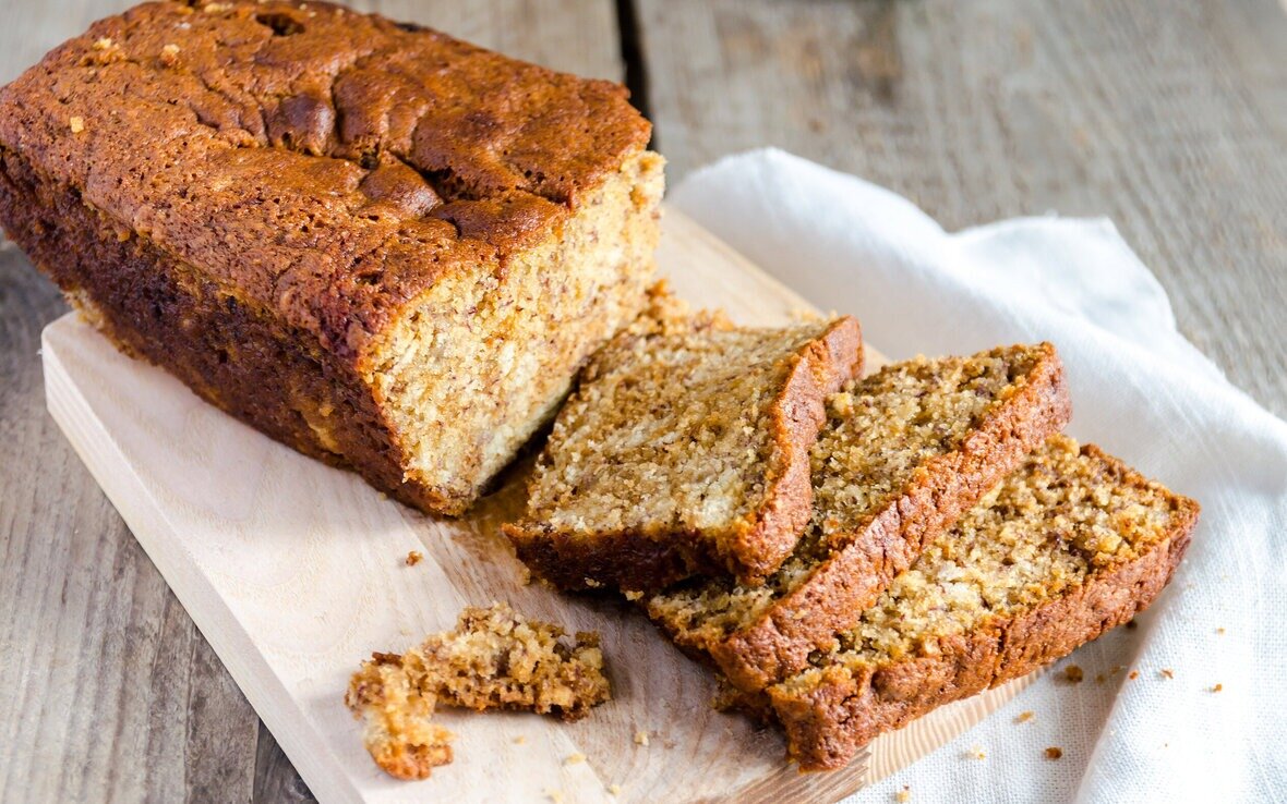 Bolo de canela, maçã e banana. Vai resistir?