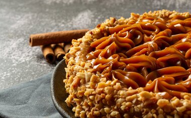 Receita de torta de bolacha com doce de leite vai te surpreender pelo sabor; confira o passo a passo!