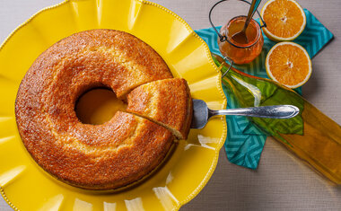 Receita: bolo de laranja com iogurte fofinho e simples de fazer!