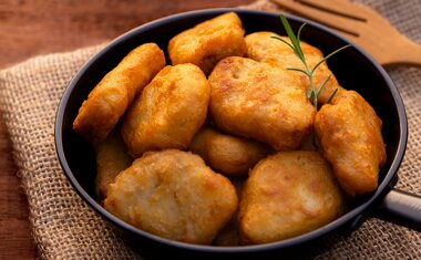 Nuggets de frango caseiro é opção saudável para o lanche da tarde; veja a receita!