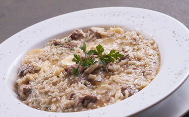 Risoto de carne seca é delicioso e fácil de fazer; veja o passo a passo!