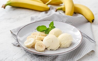 Sorvete de banana com iogurte é nutritivo e refrescante; confira o passo a passo!