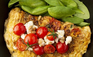 Omelete com frango e ricota é receita fácil, prática e deliciosa; veja o passo a passo!