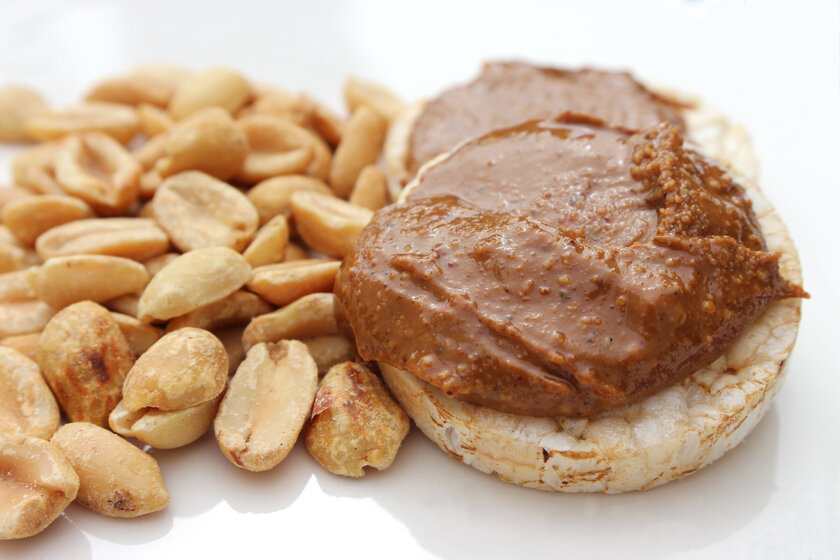 Quem não pode comer pasta de amendoim? Confira as contraindicações