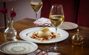 Imagem de destaque para 47 restaurantes em SP perfeitos para um Dia dos Namorados inesquecível!