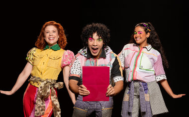 Imagem de destaque para 'De Onde Vem o Dinheiro?' no Teatro Ruth Escobar