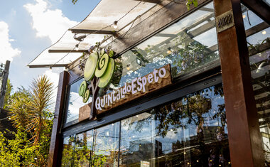 Imagem de destaque para De happy hour a aniversário e eventos corporativos: Quintal do Espeto é o espaço oficial das celebrações