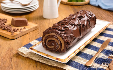 Imagem de destaque para Rocambole de Chocolate cremoso: pronto em poucos passos e irresistível!