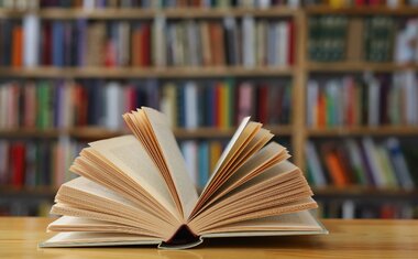Imagem de destaque para Dia do escritor: 20 livros brasileiros incríveis para ler ainda este ano