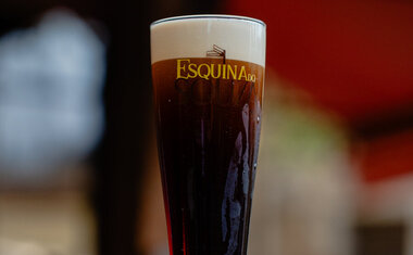 Imagem de destaque para Dia da Cerveja: 5 bares em São Paulo para brindar a data