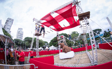 Imagem de destaque para Natal Radical 2025 transforma o Modelódromo do Ibirapuera em parque de aventuras natalinas