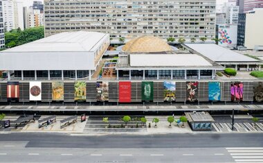 Imagem de destaque para Fachada do Conjunto Nacional vira galeria a céu aberto em homenagem aos 472 anos de São Paulo