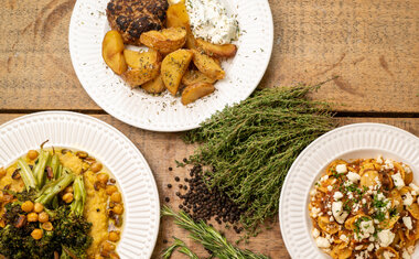 Imagem de destaque para Kouzina aposta em pratos mediterrâneos veganos e vegetarianos para o verão 2026