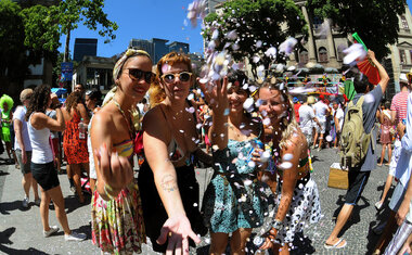 Imagem de destaque para Carnaval 2026: 15 blocos de rua em São Paulo que você não pode perder