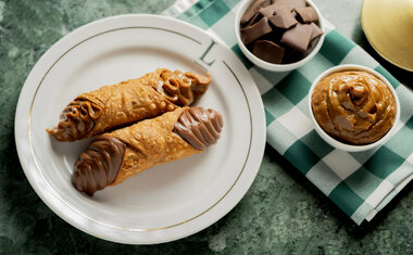 Imagem de destaque para Locale lança novos matchas gelados e cannoli sem açúcar
