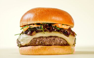 Imagem de destaque para T.T. Burger lança hambúrguer inspirado em prato coreano com maionese de gochujang