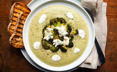 Imagem de destaque para Sopas para os dias frios: 19 receitas fáceis, cremosas e perfeitas para o outono e inverno