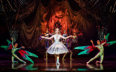 Imagem de destaque para Cirque du Soleil anuncia volta ao Brasil com Alegría, um dos espetáculos mais amados da história