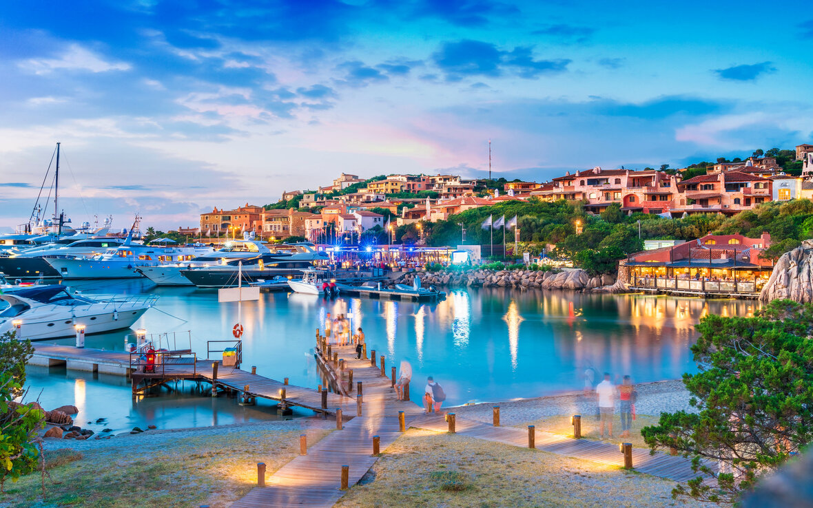 VIP in Sardegna Estate 2025 - Scopriamo le Località più visitate dai personaggi Famosi