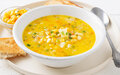 Sopa de creme de milho com frango é opção saborosa para os dias frios; veja a receita!