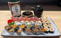 Restaurante de comida japonesa faz promoção com segundo combinado grátis; saiba tudo!