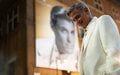 Imagem de destaque para Comédia estrelada por George Clooney e Adam Sandler na Netflix ganha data de estreia; descubra!