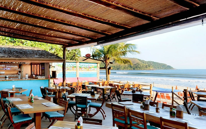 5 restaurantes pé na areia para conhecer neste verão no litoral de SP