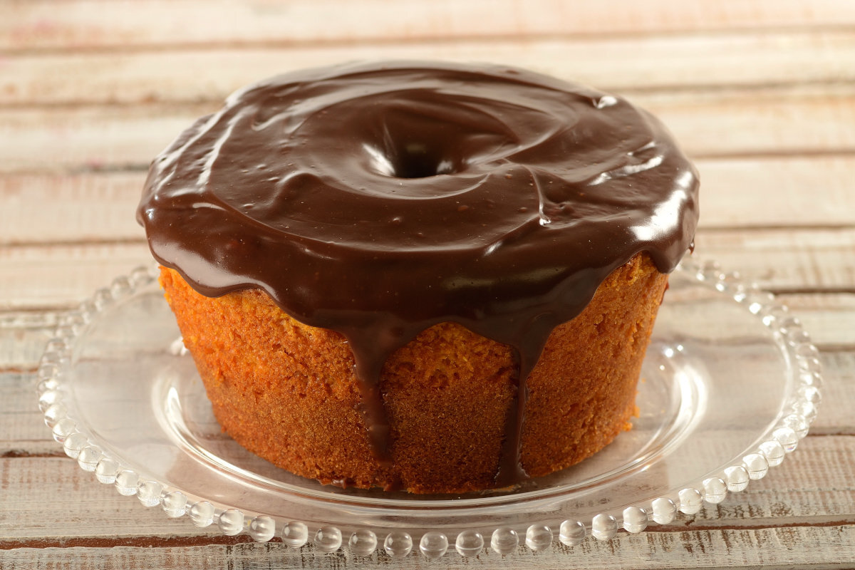 Como fazer bolo de chocolate?  Bolos e doces, Bolos caseiros, Fazer bolo  de chocolate