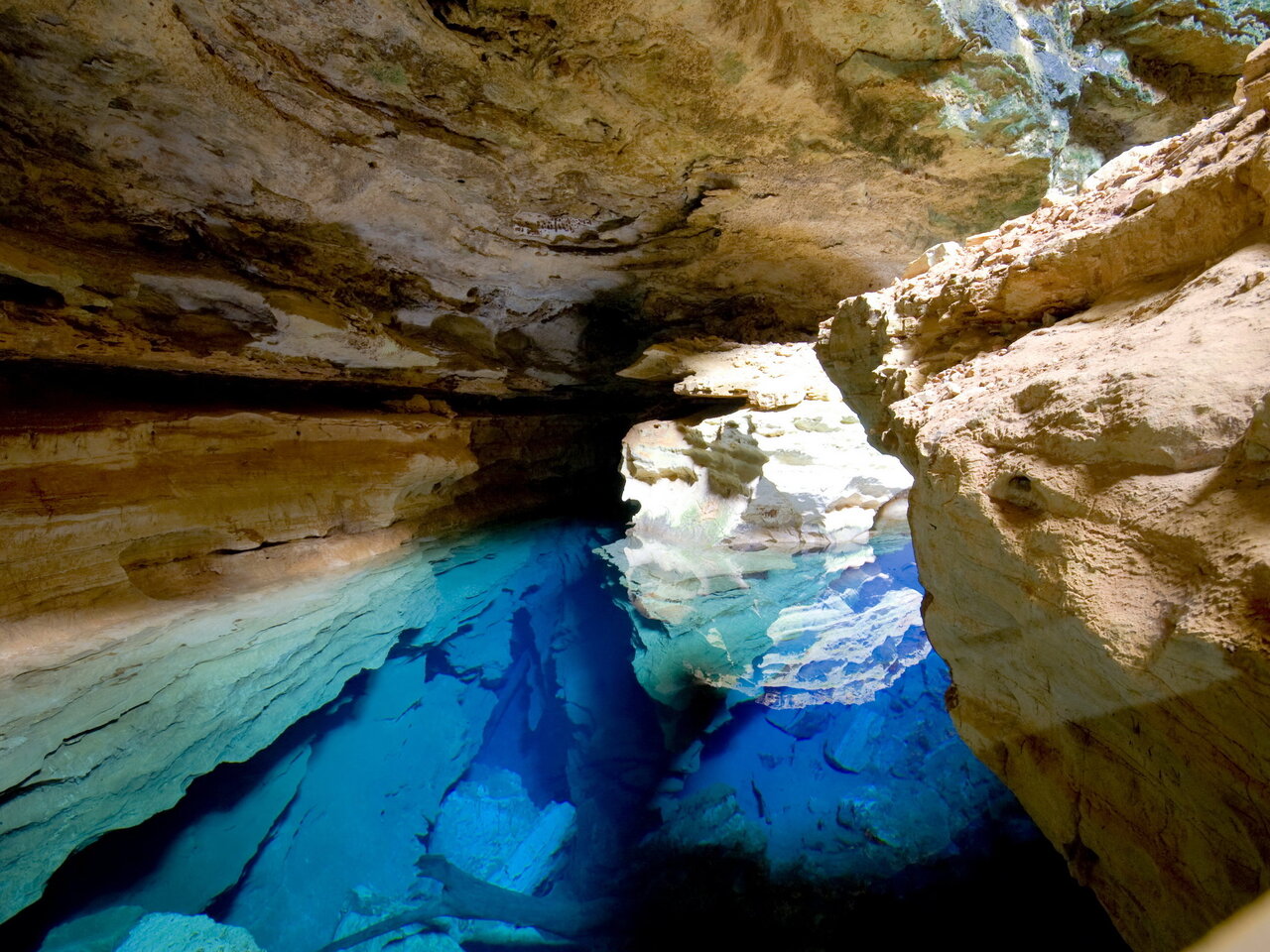 Lugares Secretos para Nadar (Séries): Grutas no Brasil S02 E02