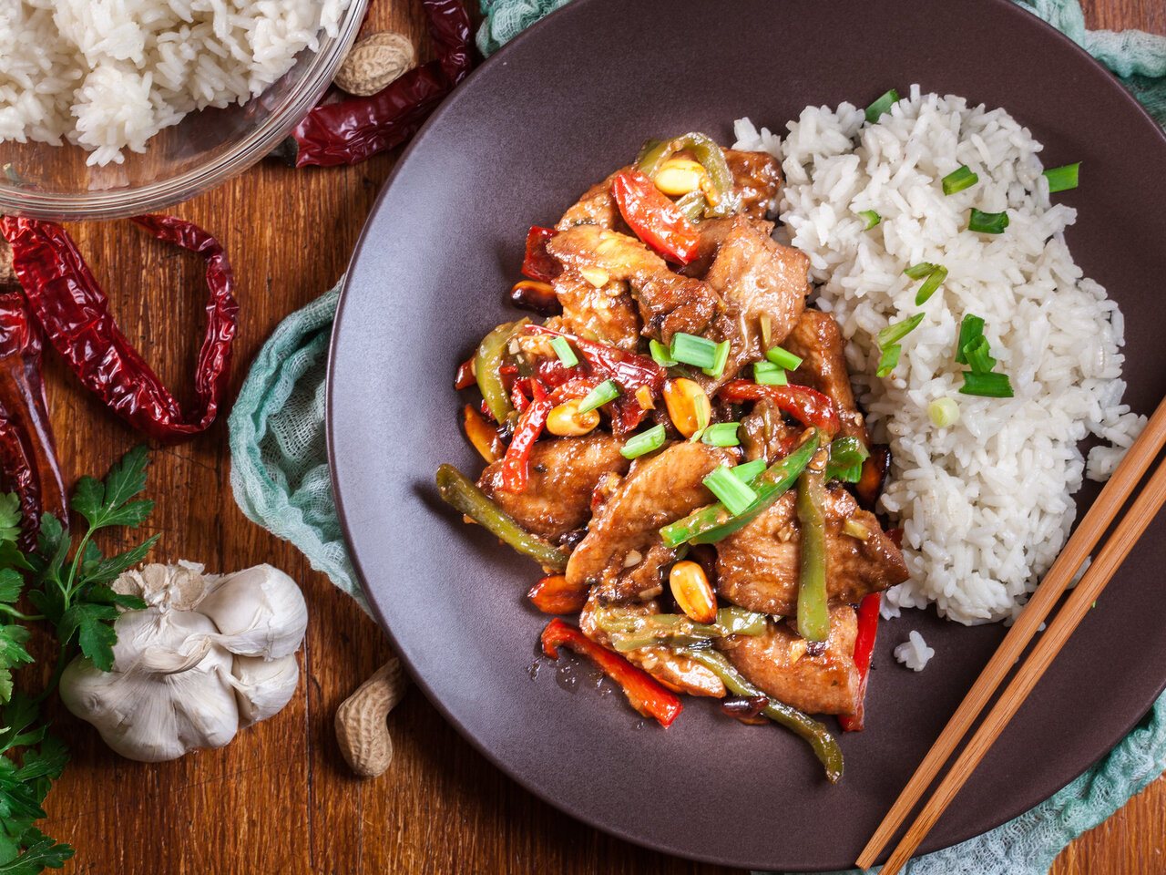 Rápido e fácil: aprenda um frango xadrez com apenas cinco ingredientes