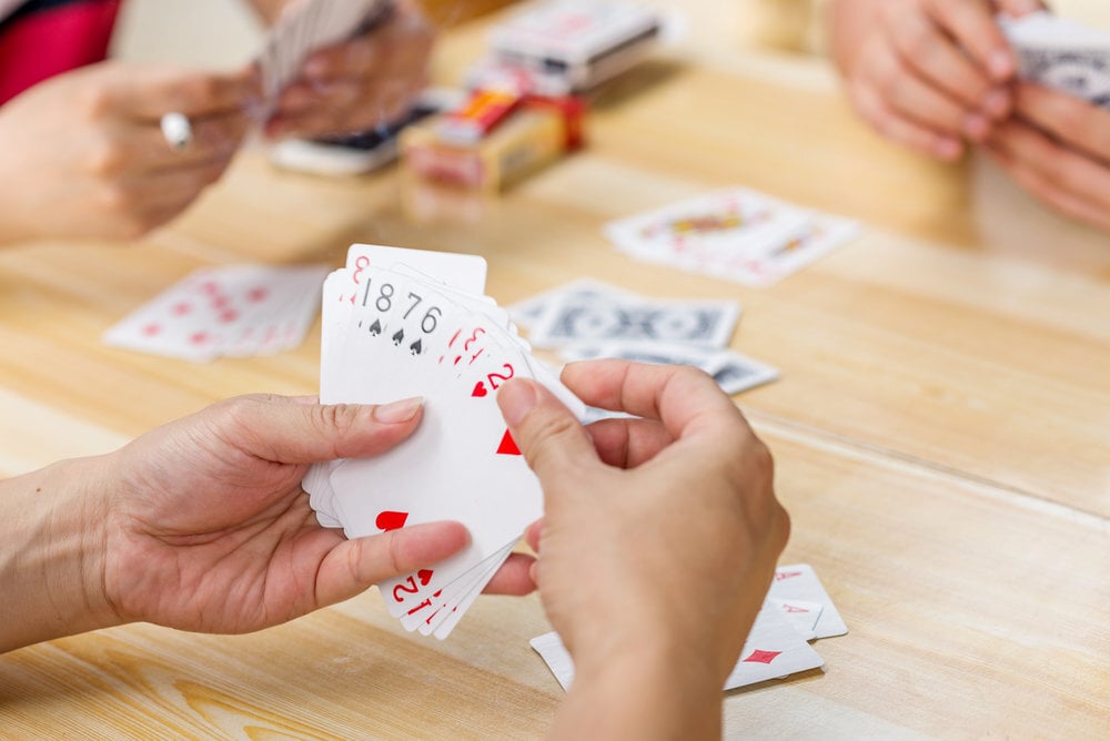 Jogos com papel e caneta para se entreter em casa