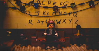Filmes e séries: Vídeo recria cenas de "Stranger Things" com bonecos LEGO