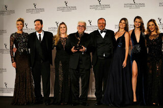 Famosos: "Verdades Secretas" leva o Emmy Internacional de melhor novela; veja todos os vencedores