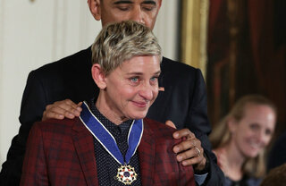 Famosos: Barack Obama entrega medalha de honra civil a Ellen DeGeneres, Tom Hanks e outros famosos