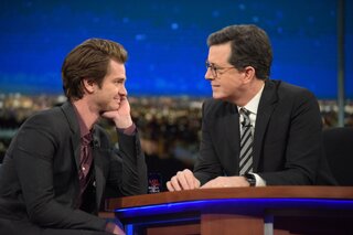 Cinema: Andrew Garfield fala sobre selinho em Ryan Reynolds no Globo de Ouro - e repete a dose em apresentador! 