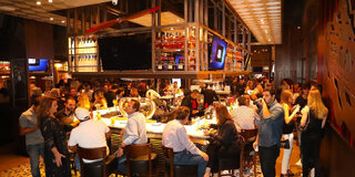 Bares: TGI Fridays oferece happy hour com desconto durante a semana