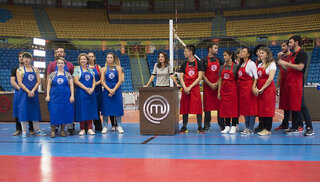 Reality shows: MasterChef Brasil: competidores cozinham para 200 convidados e Natália é eliminada