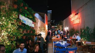 Bares: Vila Madalena ganha praça gastronômica a céu aberto com bons drinks e ambiente descontraído