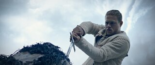 Cinema: Em entrevista, Charlie Hunnam responde a críticas negativas de “Rei Arthur” 