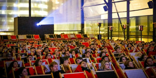 Filmes e séries: Rooftop do Shopping JK Iguatemi recebe sessões de cinema ao ar livre até o final de junho