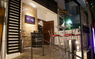 Bares (antigo): Red Queen Lounge e Bar