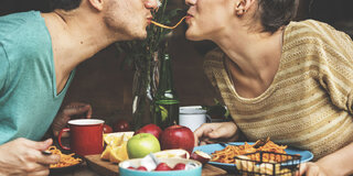 Comportamento: 12 provas de que casais que engordam juntos são mais felizes