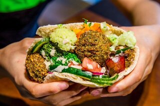 Restaurantes: Falafel em Dobro no Maoz