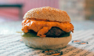 Restaurantes: Hamburgueria no Tatuapé comemora aniversário com Cheeseburger a 10 reais