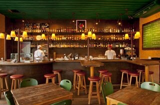 Restaurantes: 10 bares e restaurantes despojados de São Paulo para comer no balcão
