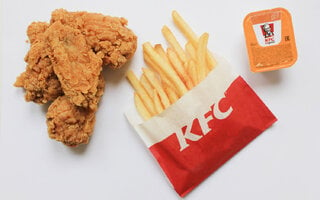 Restaurantes: Balde de frango em dobro?  KFC faz promoção 'pague um leve dois'