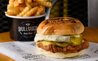 Gastronomia: Hambúrguer prensado? Descubra a tendência do Smash Burger e saiba onde encontrar! 